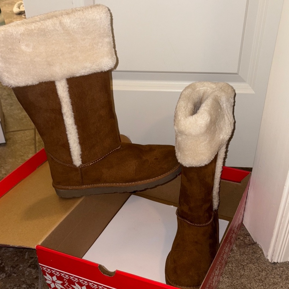 Cozy Brown Winter Boots with Cream Fur Lining